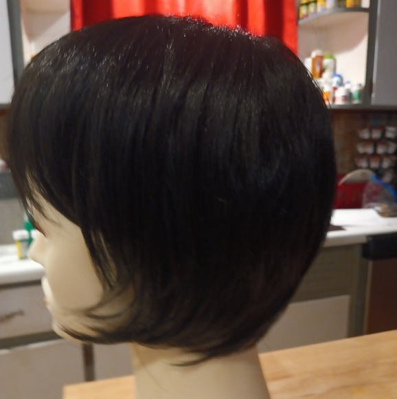 Wispy Cut Wig by Hairdo. - Picture 2 of 11